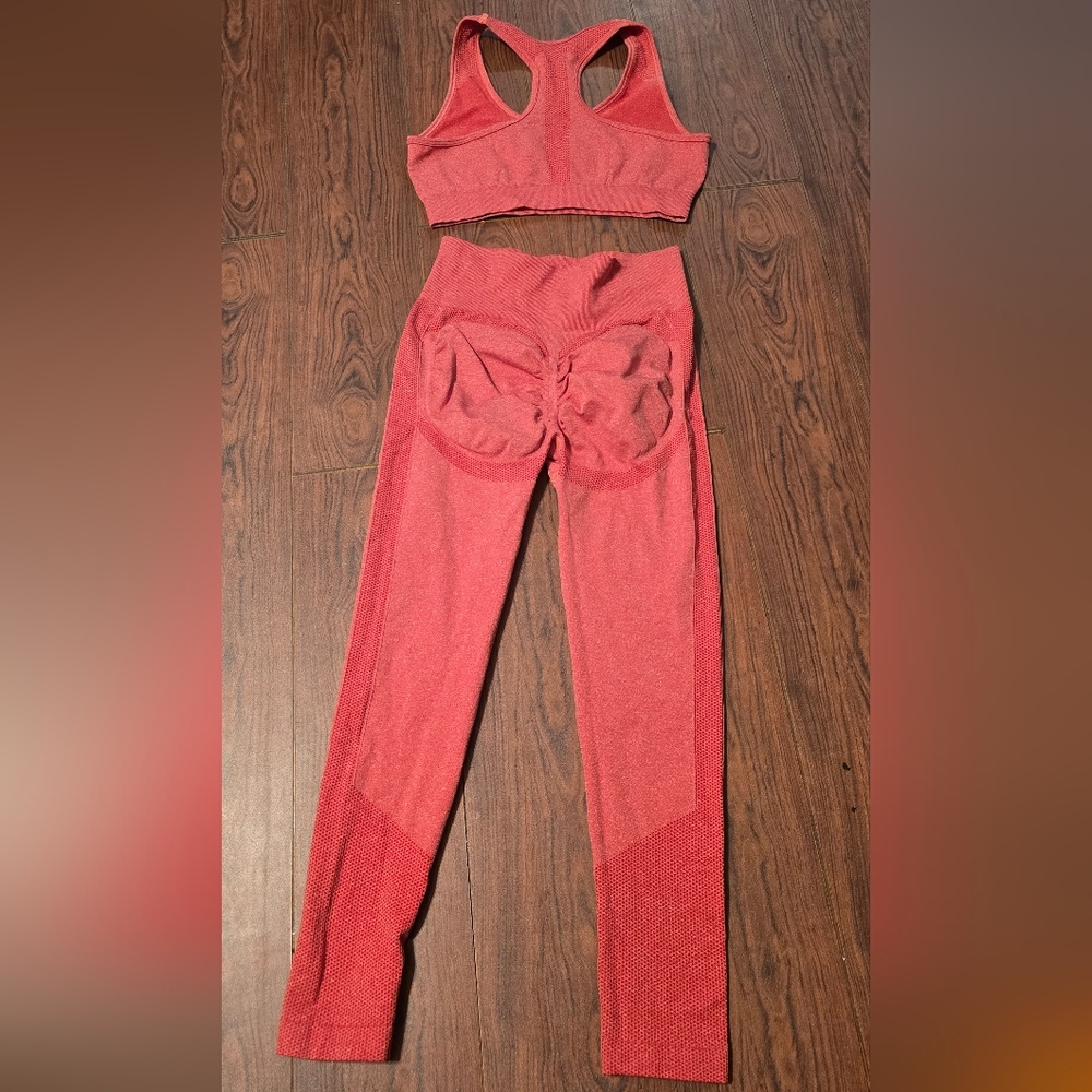 Red Sports Bra and Butt Lifing Leggings Set - Picture 2 of 4